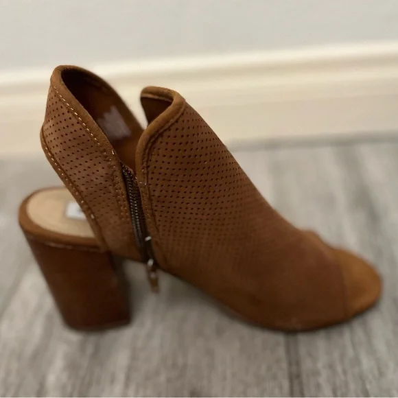 Steve Madden Brown suede chunky block heel with side zipper - Picture 3 of 5
